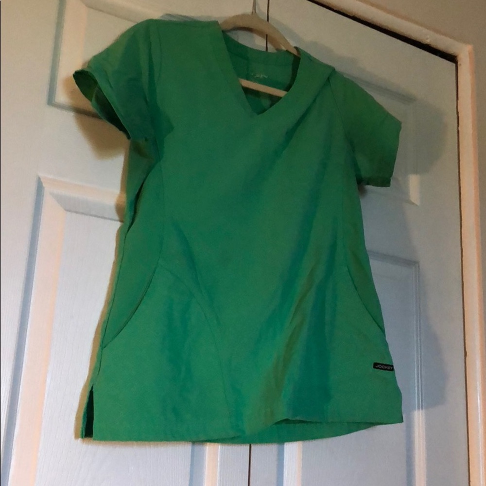 GUC scrub top